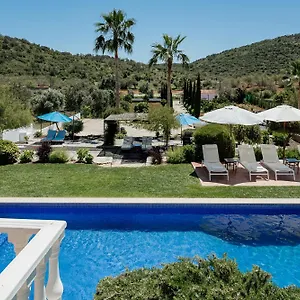 Bed & Breakfast Entrecolinas, Paderne (Faro)